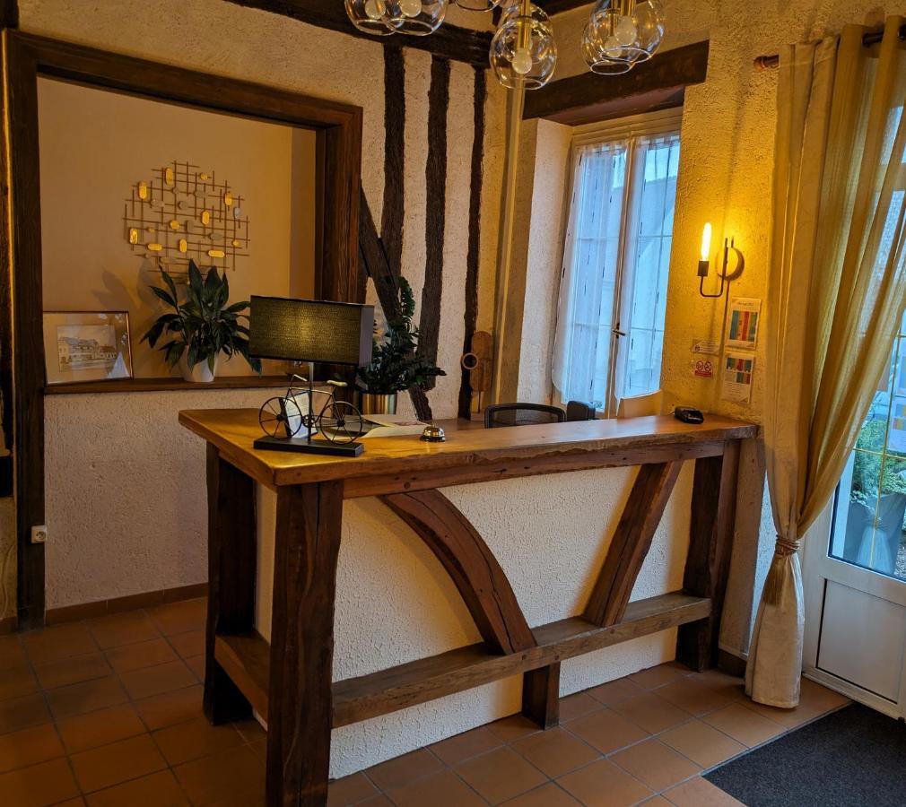 Logis Hotel Le Saint Florent Mont-près-Chambord Exterior foto