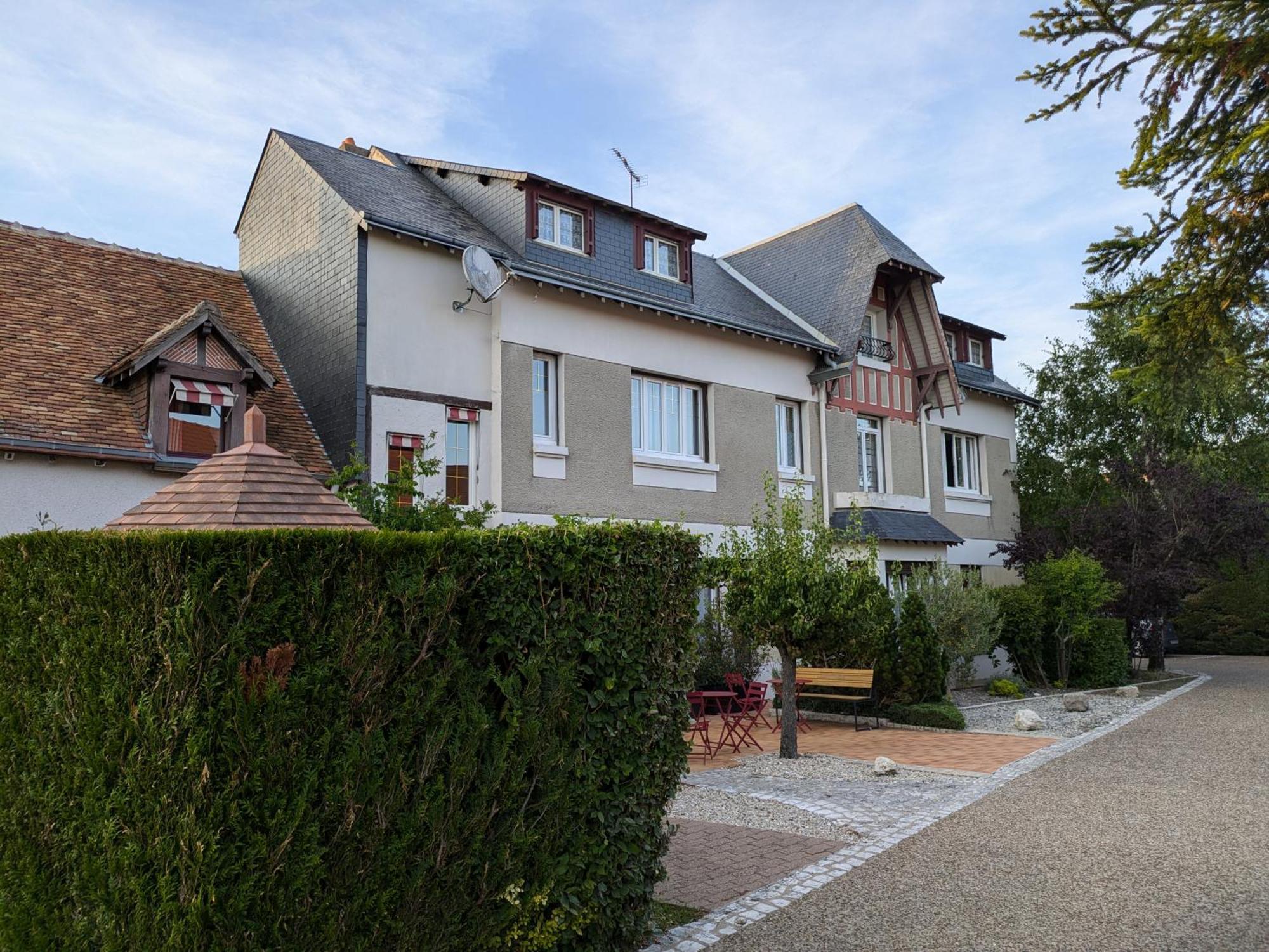 Logis Hotel Le Saint Florent Mont-près-Chambord Exterior foto