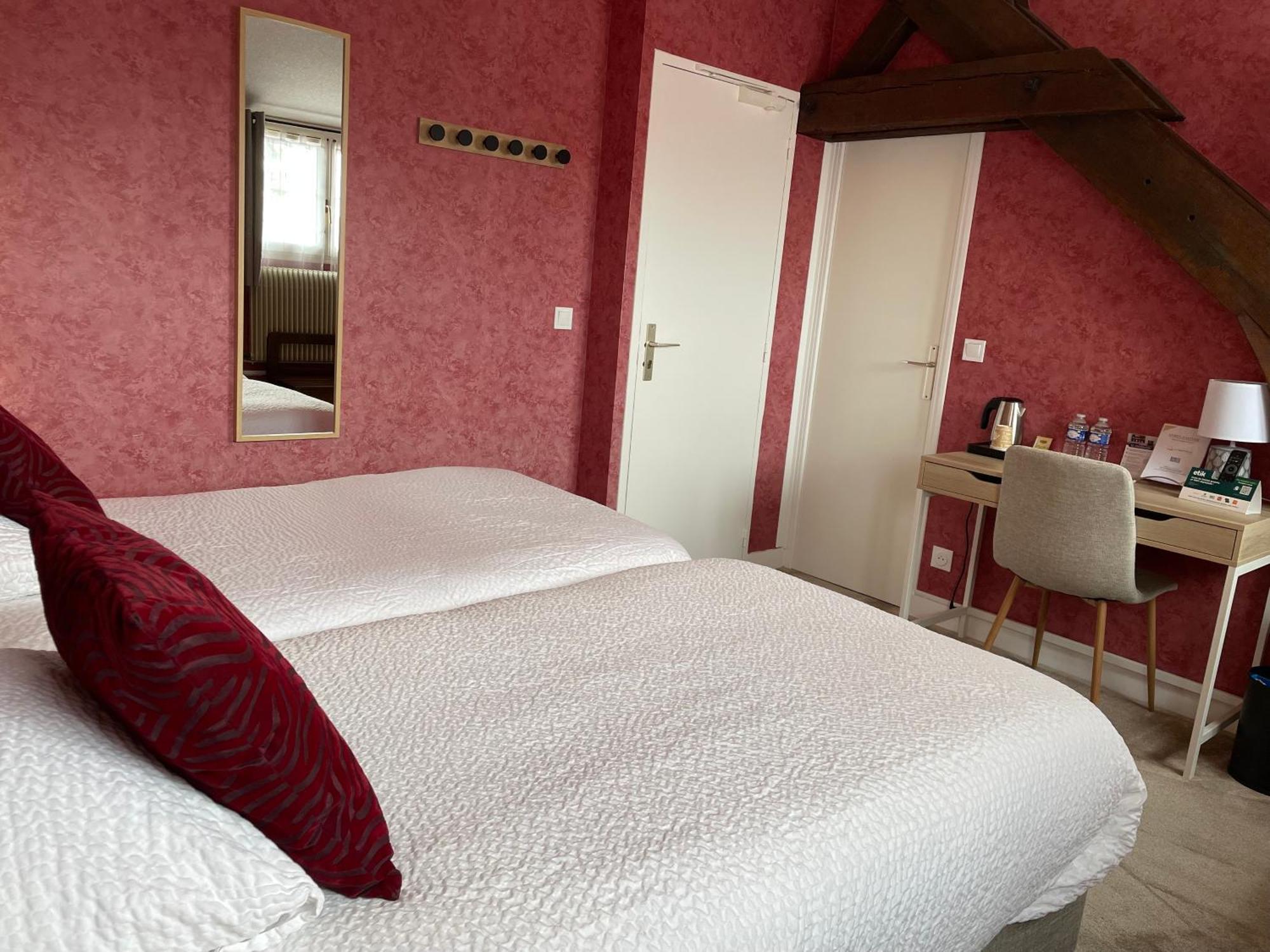 Logis Hotel Le Saint Florent Mont-près-Chambord Exterior foto